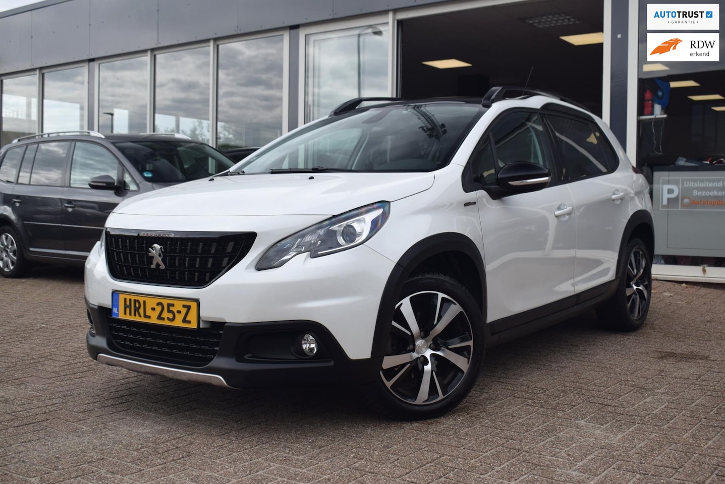 Peugeot 2008 - 1.2 PureTech Blue Lion GT-Line PEUG DEALER onderhoud|AUTOMAAT |NAVI|HALF LEDER|CLIMATE en - AutoWereld.nl