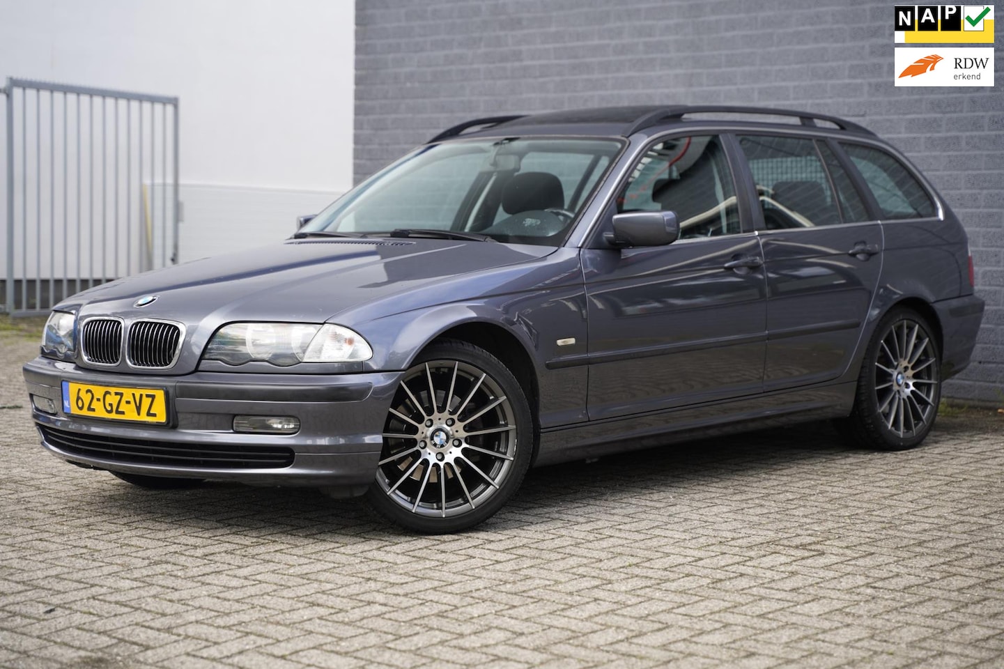 BMW 3-serie Touring - 320i 320i - AutoWereld.nl