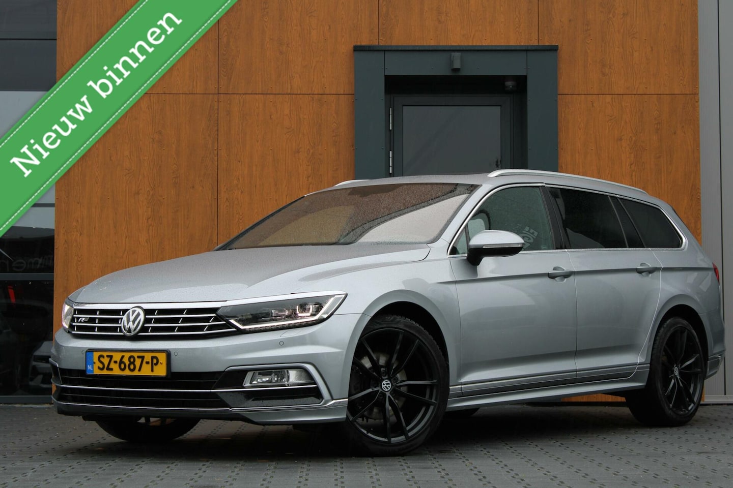 Volkswagen Passat Variant - 1.6TDI Highline Business R | Pano | Trekhaak - AutoWereld.nl