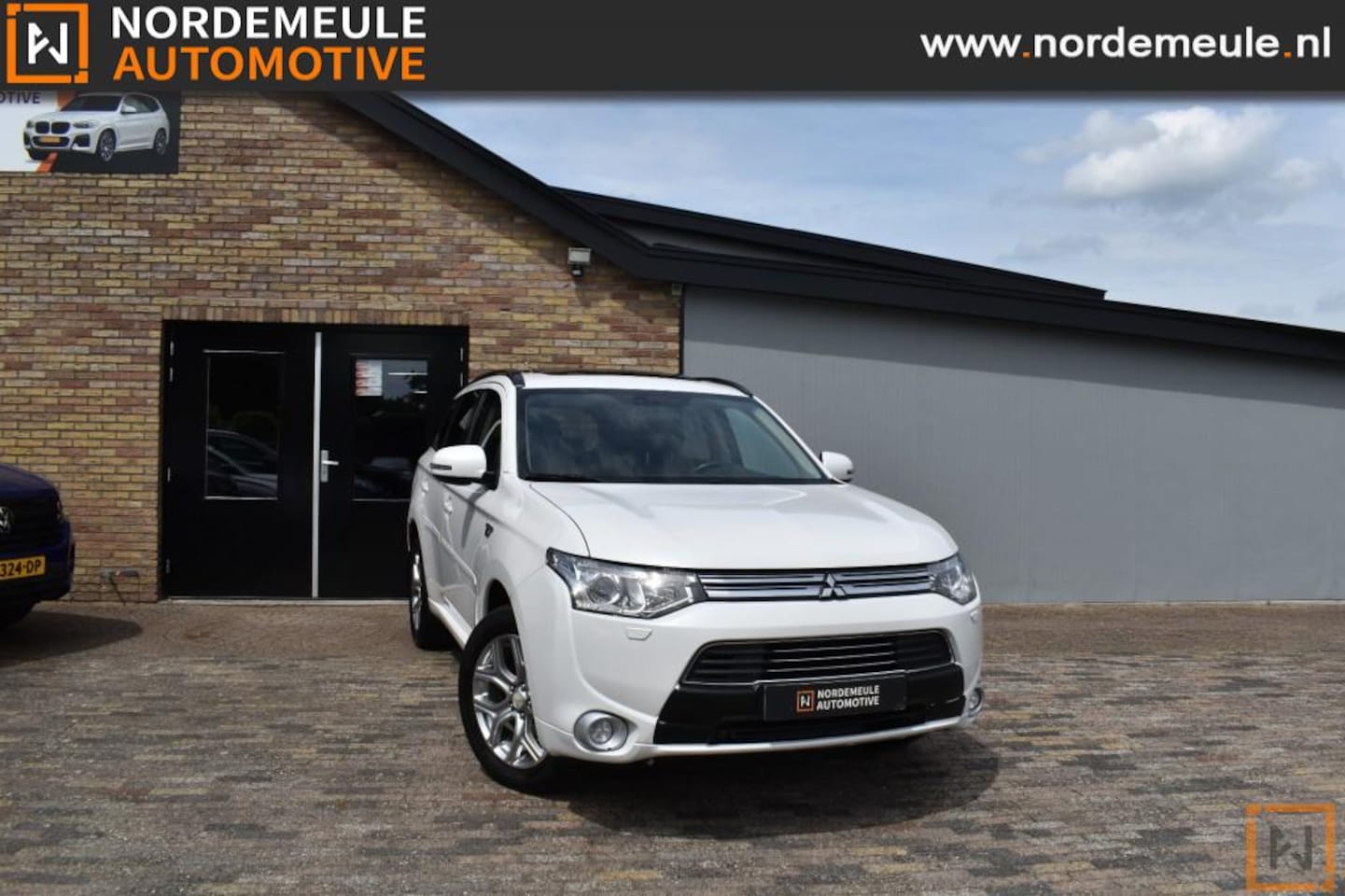 Mitsubishi Outlander - 2.0 PHEV instyle 2.0 PHEV INSTYLE, Panorama, Leder, Cruise - AutoWereld.nl