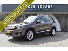 Volkswagen Tiguan - 2.0 TSI Sport&Style 4Motion Automaat / Parkeerhulp achter / Trekhaak / Navigatie