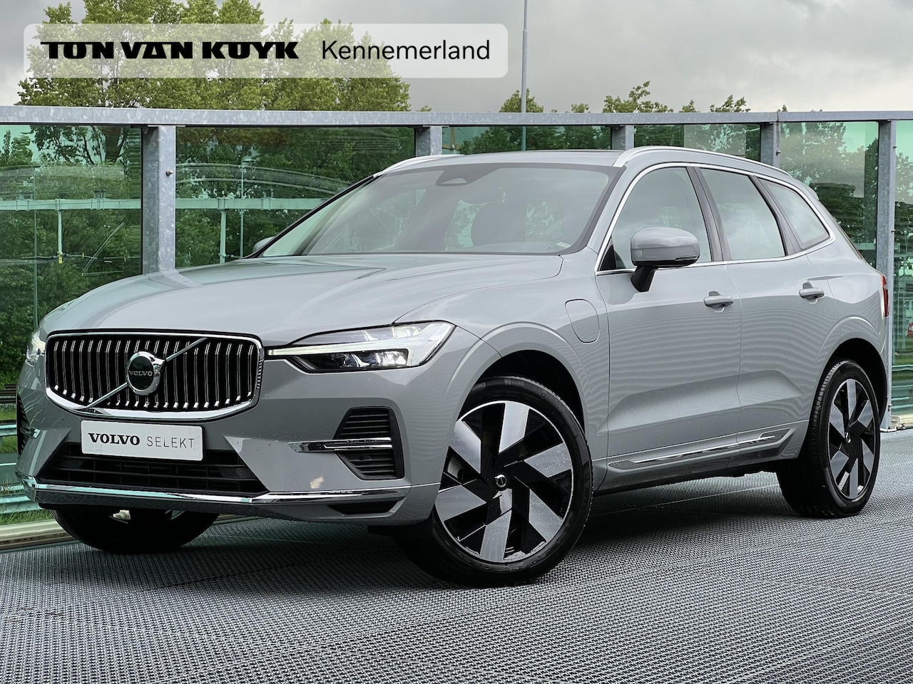Volvo XC60 - 2.0 T6 Plug-in hybrid AWD Essential Edition Bright Hybrid, Automaat, Driver assist, Leder, - AutoWereld.nl