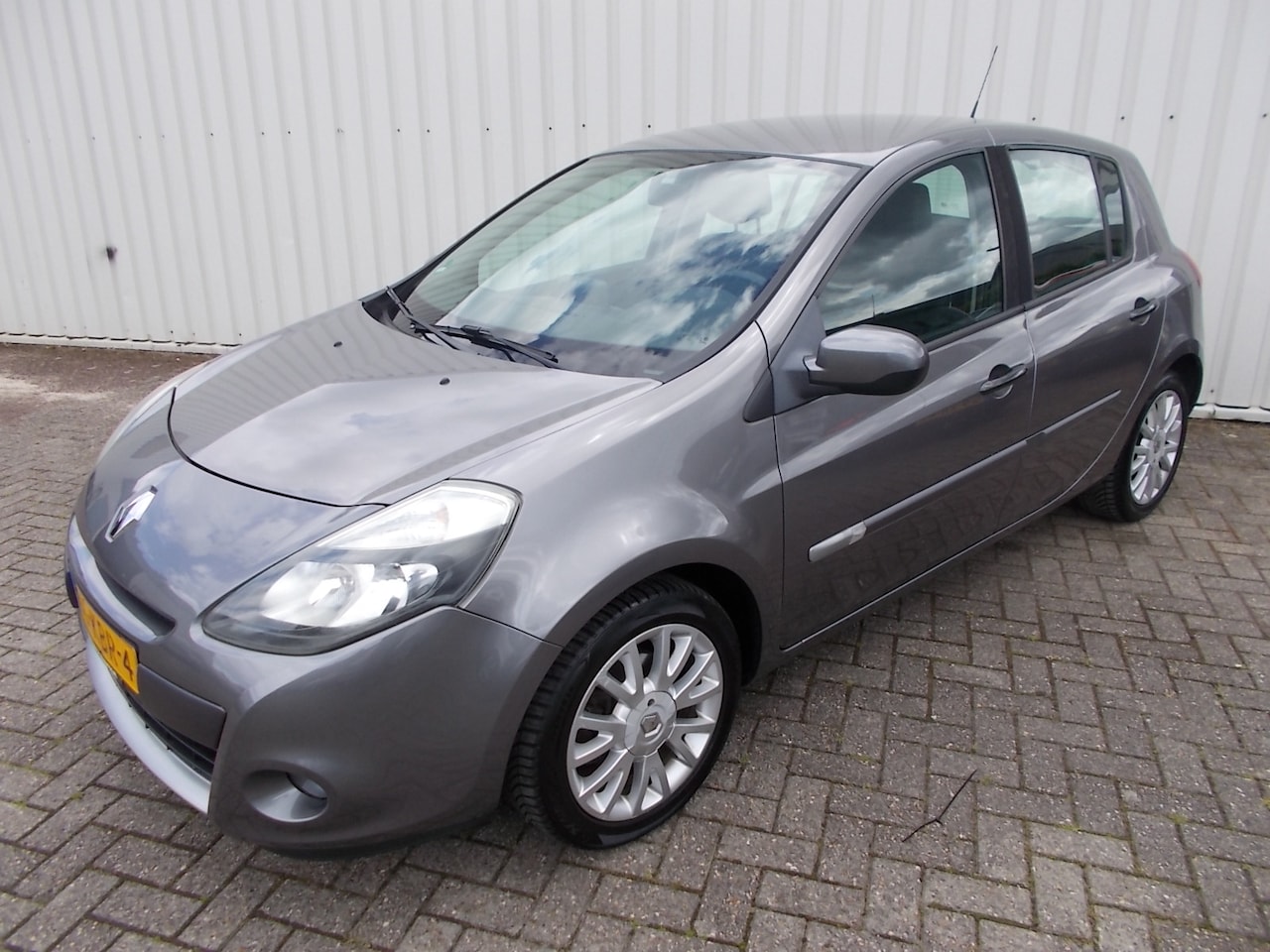 Renault Clio - 1.2 TCE Dynamique 1.2 TCe Dynamique 5drs ( APK 13-10-2025 ) - AutoWereld.nl