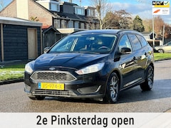 Ford Focus Wagon - 1.0 Titanium Edition Stoelverwarming*Airco*LM velgen*Parkeersensoren*Dealer onderhouden