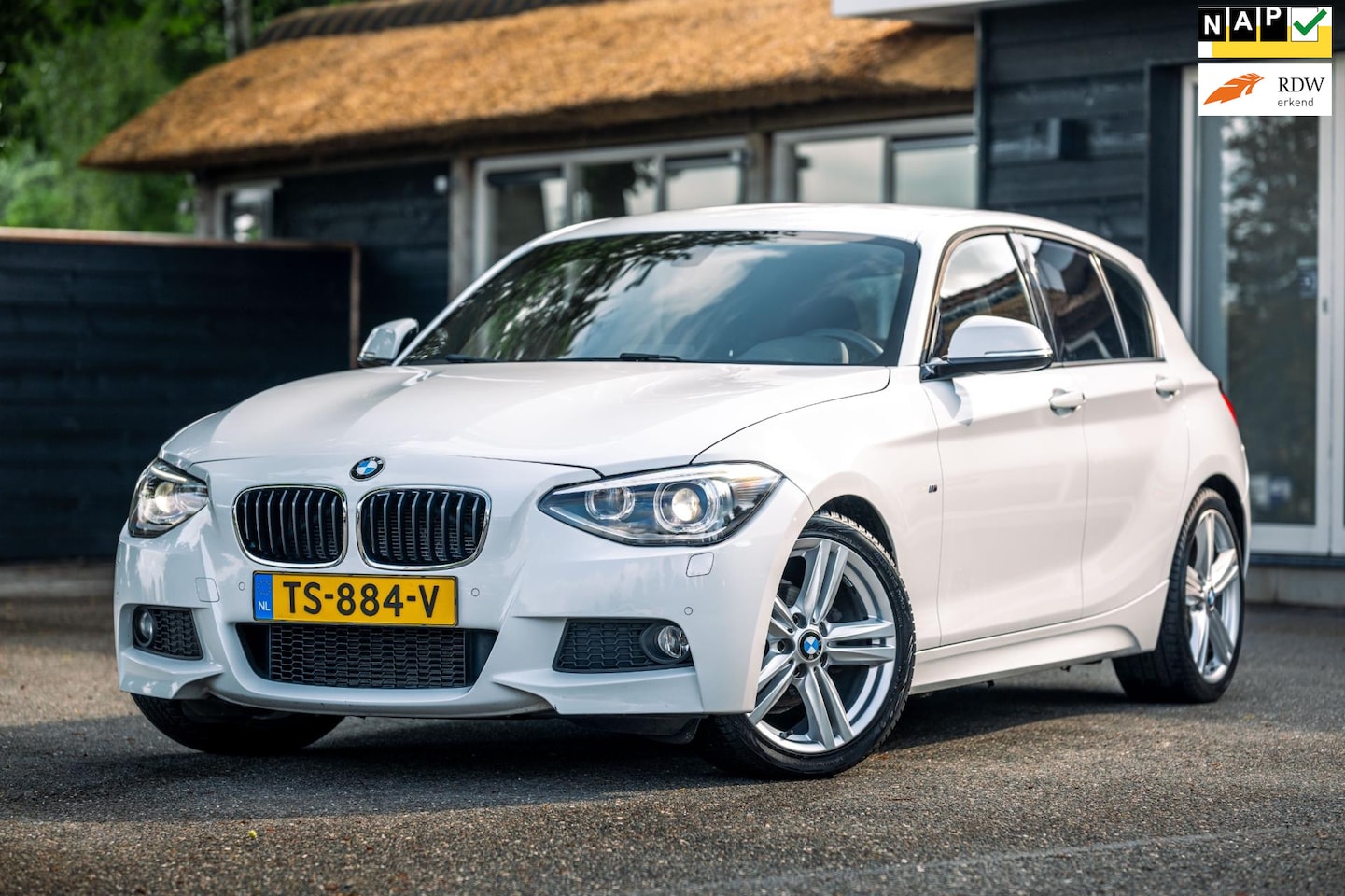 BMW 1-serie - 116i M Sport Edition Sportstoelen I Navi I Parkeersensoren I Led I Xenon I M Sportstuur I - AutoWereld.nl