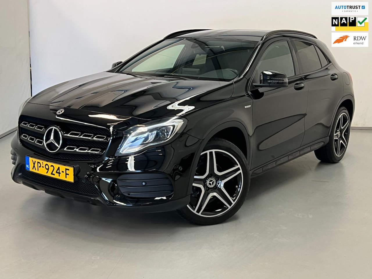 Mercedes-Benz GLA-Klasse - 180 AMG Night Edition / Stoelverwarming - AutoWereld.nl