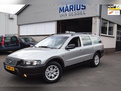 Volvo XC70 - 2.5 T AWD Crystal Green met Xenon & Leer 210 pk