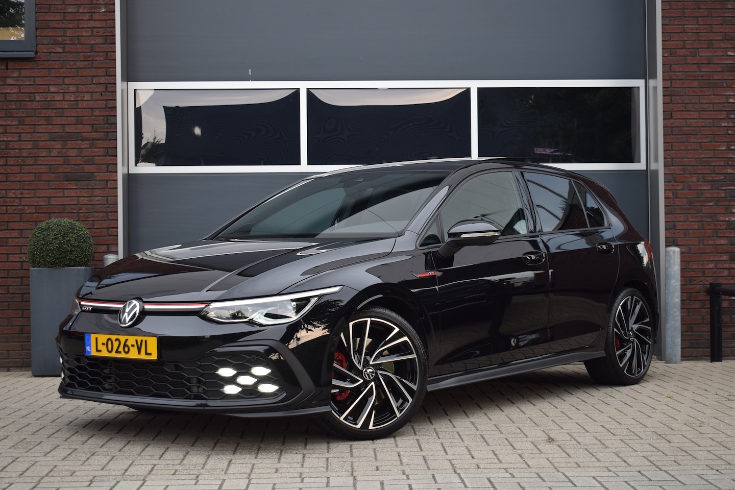 Volkswagen Golf - GTI 2.0 TSI 245pk DSG | Pano | Camera | H&K | 19" - AutoWereld.nl