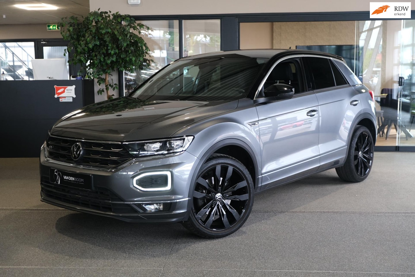 Volkswagen T-Roc - 1.5 TSI DSG 2x R-line Black Virtual Led Navi - AutoWereld.nl