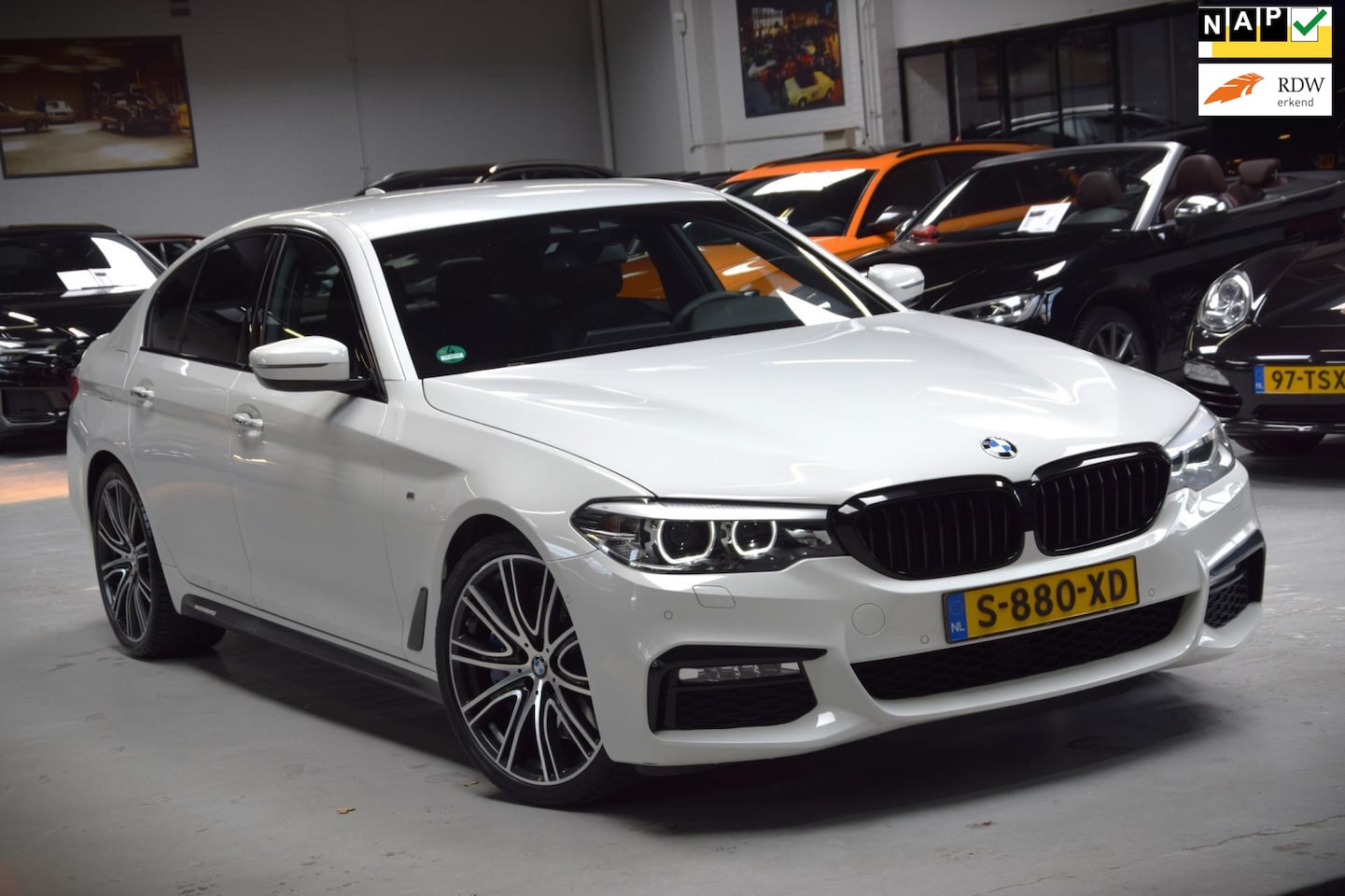 BMW 5-serie - 540i High Executive M-Pakket 6-Cill|Navi|Leder|340pk!!| - AutoWereld.nl