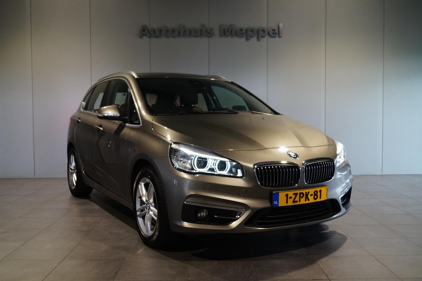 BMW 2-serie Active Tourer - 220i Luxury Line | Head-Up Display | LED | PDC | - AutoWereld.nl