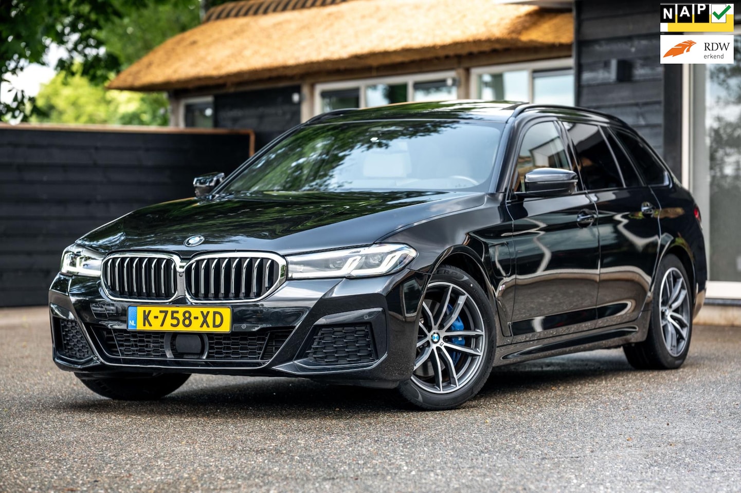 BMW 5-serie Touring - 530e M-Sport I Panoramadak I Trekhaak I Adaptive Cruise I Luxe leder I Sportstoelen I Harm - AutoWereld.nl