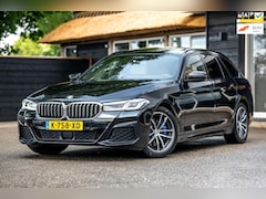 BMW 5-serie Touring - 530e M-Sport I Panoramadak I Trekhaak I Adaptive Cruise I Luxe leder I Sportstoelen I Harm