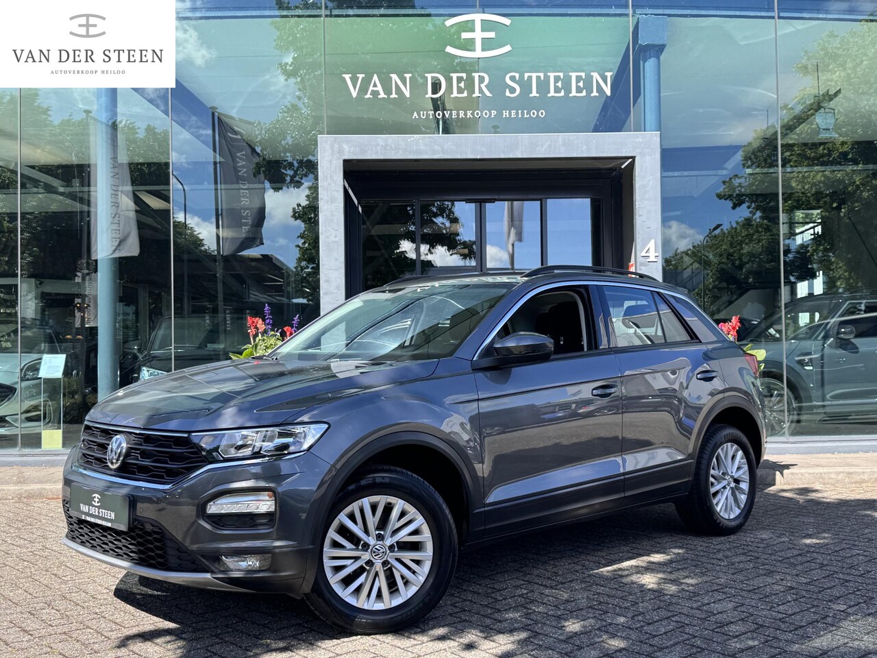 Volkswagen T-Roc - 1.5 TSI Life Business Adapt Cruise | Camera | Stuur-Stoelverwarming - AutoWereld.nl