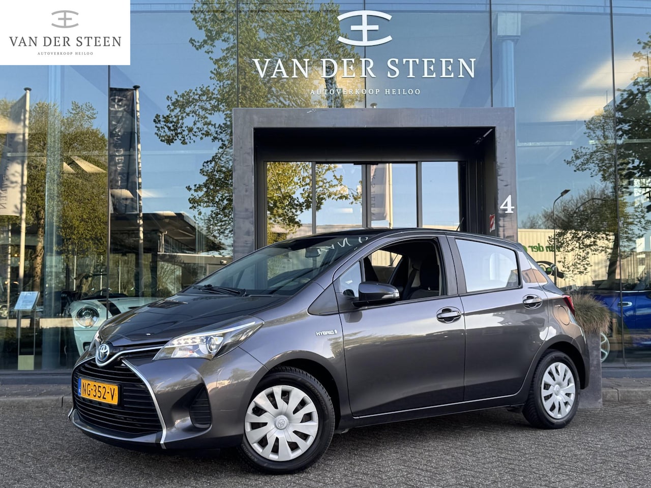 Toyota Yaris - 1.5 Hybrid Business Plus Navigatie | Fabrieksgarantie - AutoWereld.nl