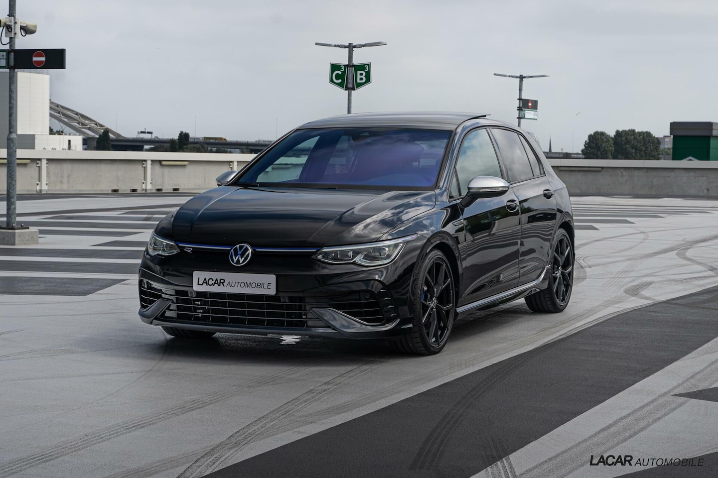 Volkswagen Golf - 2.0 TSI R 4Motion I Akrapovic I BTW - AutoWereld.nl