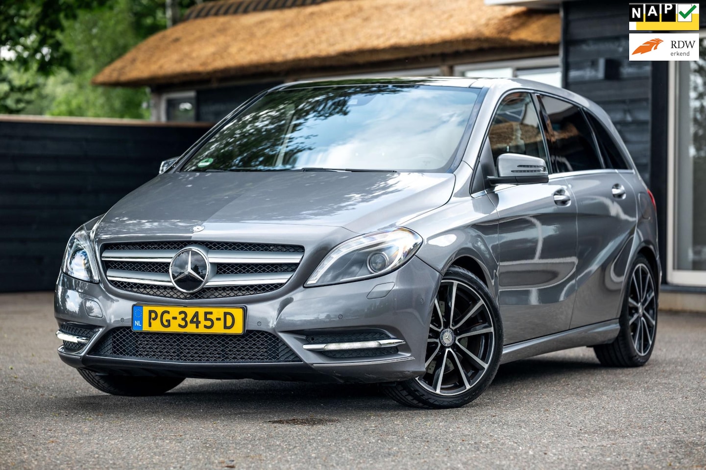 Mercedes-Benz B-klasse - 250 Prestige AMG Style I Trekhaak I Panoramadak I Climate I Cruise I 18 Inch I Parkeersens - AutoWereld.nl
