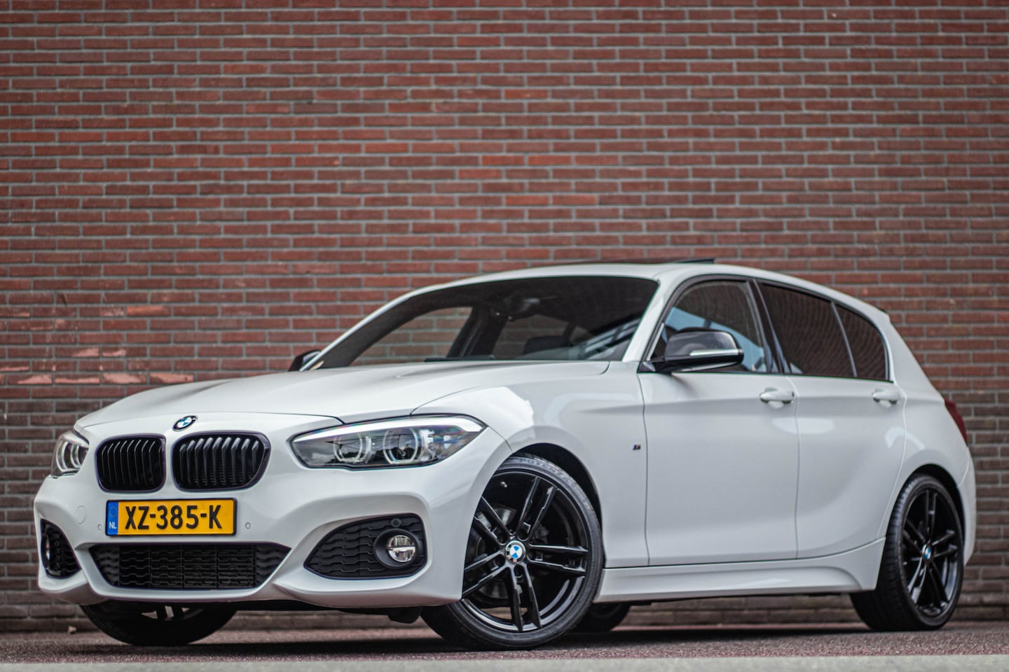 BMW 1-serie - 118i Executive 118i Executive, M Sport, Origineel NL, Schuifdak, Carplay, Leder, Stoelverwarming, Trekhaa - AutoWereld.nl
