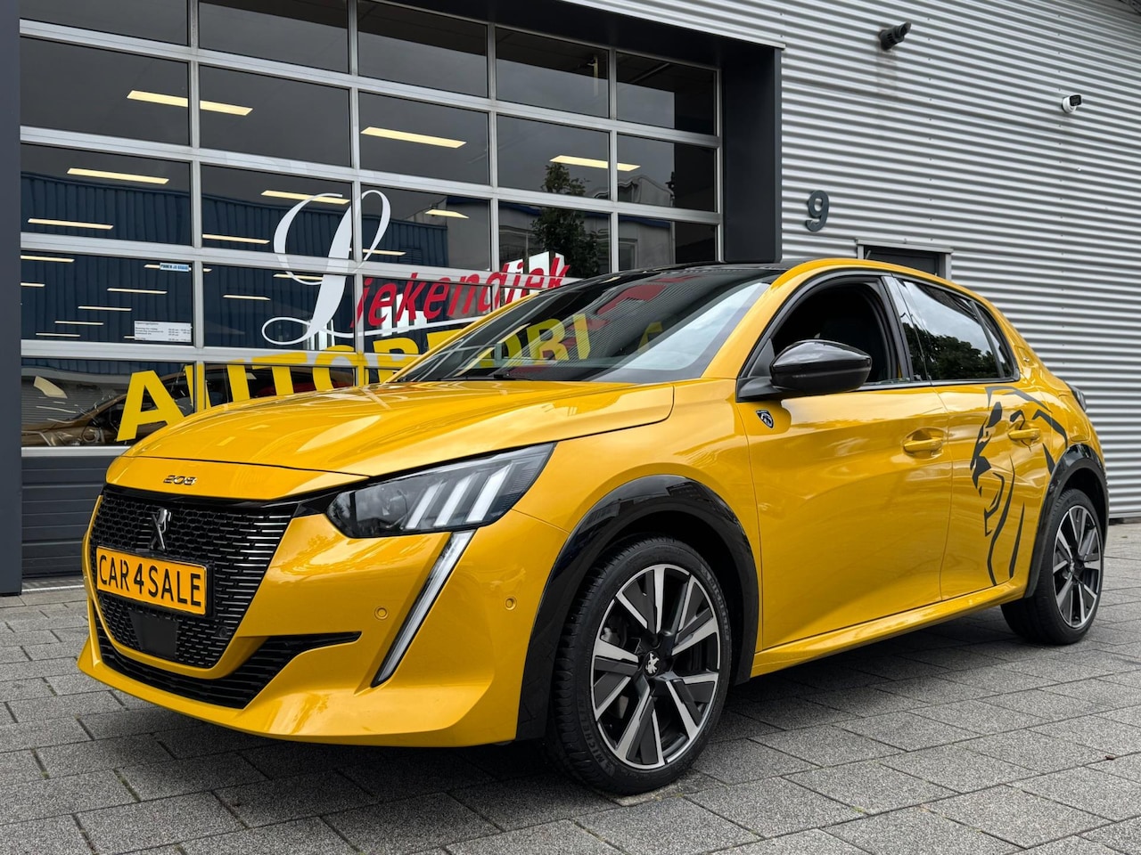 Peugeot 208 - 1.2 PureTech GT - Panorama dak I Navigatie I Airco I Sport pakket I 1/2 Leer I Trekhaak I - AutoWereld.nl