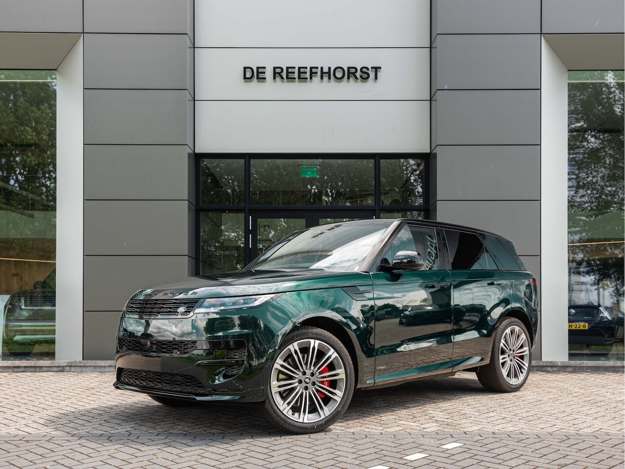 Land Rover Range Rover Sport - 3.0 P550e Autobiography PHEV | British Racing Green | Caraway | 23'' Diamond Turned | Comf - AutoWereld.nl