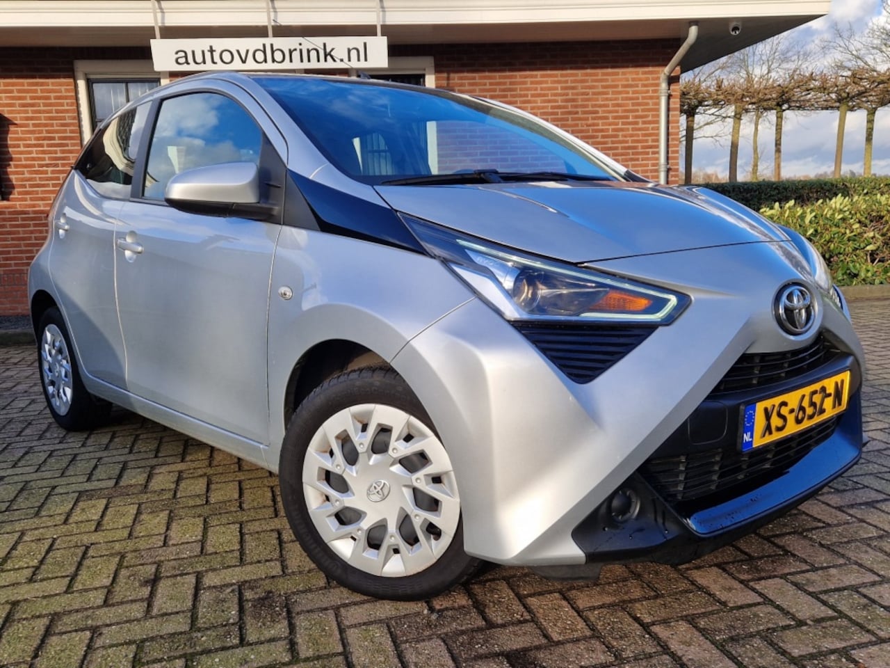 Toyota Aygo - 1.0 VVT-i x-play 1.0 VVT-i x-play, CAMERA / CRUISE CONTROL / NAP - AutoWereld.nl