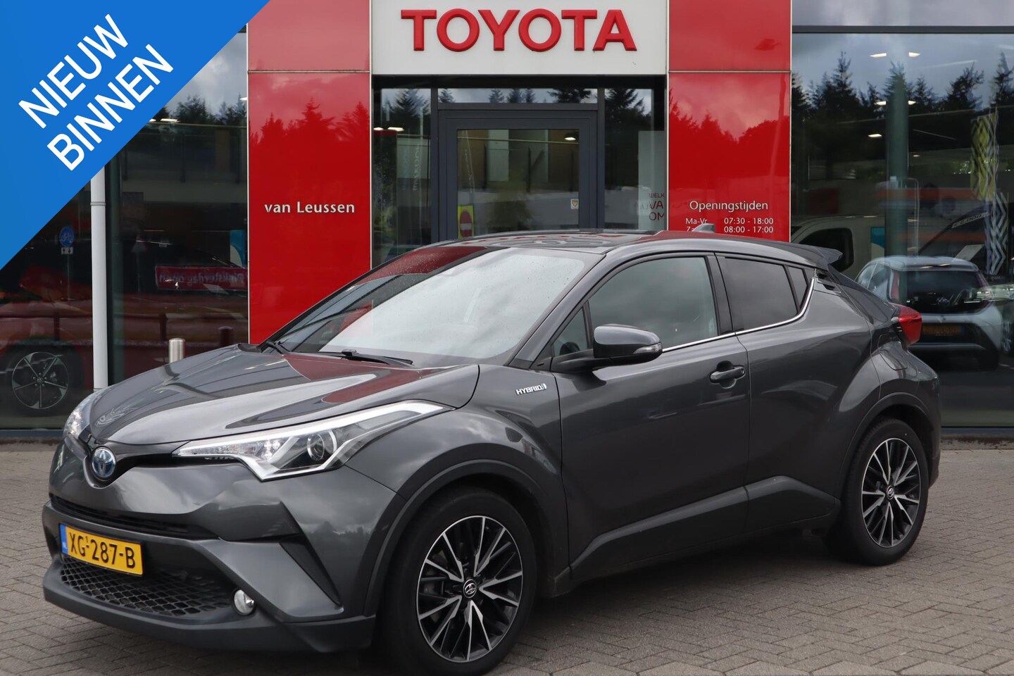 Toyota C-HR - 1.8 HYBRID STYLE 18"LM-VELGEN PRIVACY-GLASS PARK-SENSOREN AD-CRUISE CAMERA - AutoWereld.nl