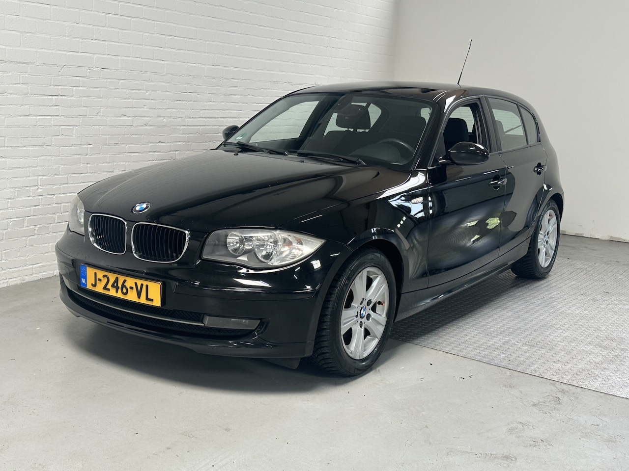 BMW 1-serie - 116i High Executive Airco / Ceuise / Lmv / Cent.Dvr - AutoWereld.nl