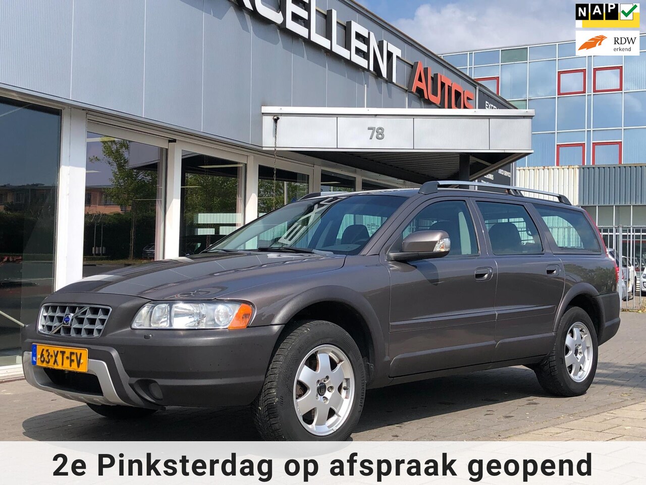 Volvo XC70 - 2.5 T Momentum Automaat - Leder - AutoWereld.nl