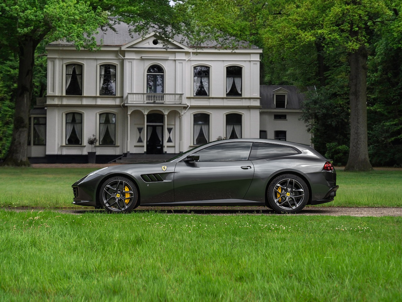Ferrari GTC4 - Lusso T 3.9 V8 | Lift | Pano-dak | Pass. display | 360 cam | Adapt. koplampen | Orig. NL - AutoWereld.nl