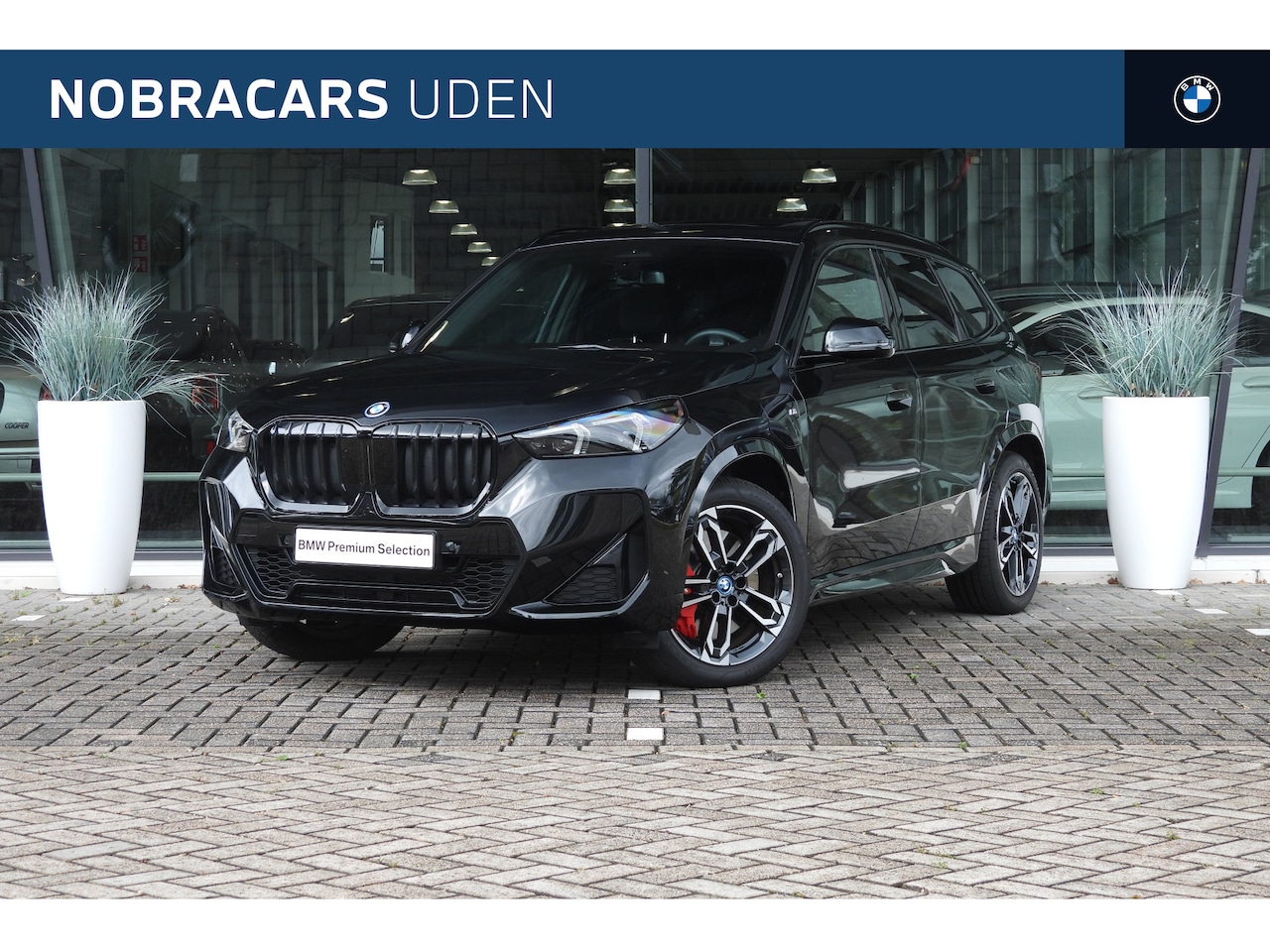 BMW X1 - xDrive25e M Sport Automaat / Panoramadak / Trekhaak / Sportstoelen / M Adaptief onderstel - AutoWereld.nl
