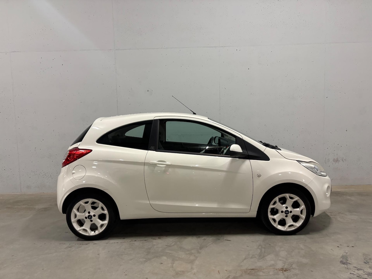 Ford Ka - 1.2 Titanium start/stop Airco APK NAP Dealer Onderh. - AutoWereld.nl