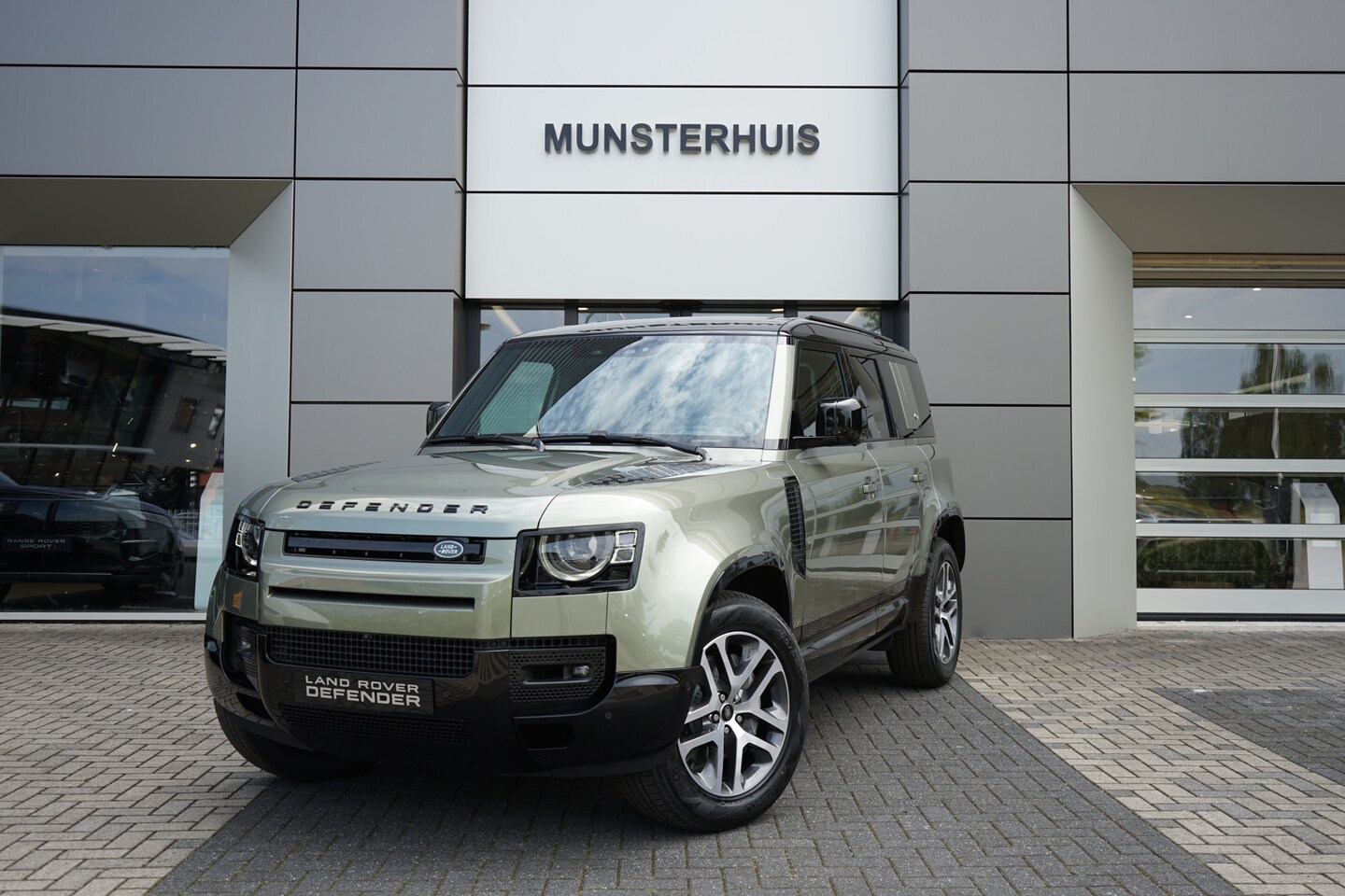 Land Rover Defender Hard Top - 3.0 P400 110 MHEV X-Dynamic HSE | Grijs Kenteken | Verwarmd stuurwiel | Elektrische trekha - AutoWereld.nl