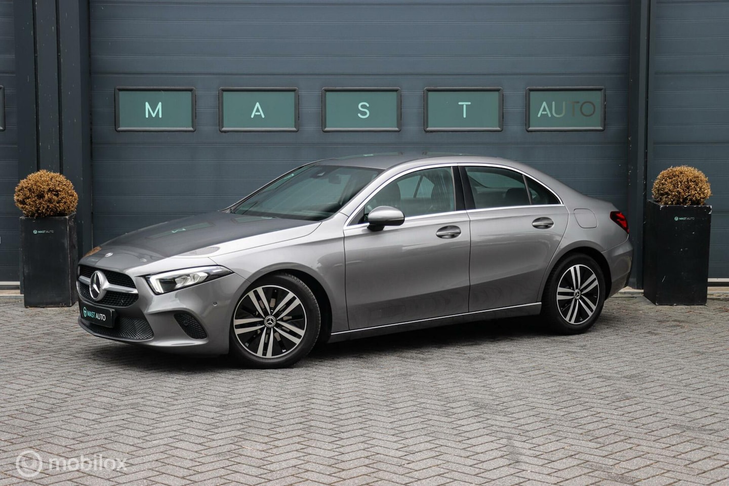 Mercedes-Benz A-klasse - 180 Premium Plus|LED|Camera|Carbon|Stoelverwarming - AutoWereld.nl