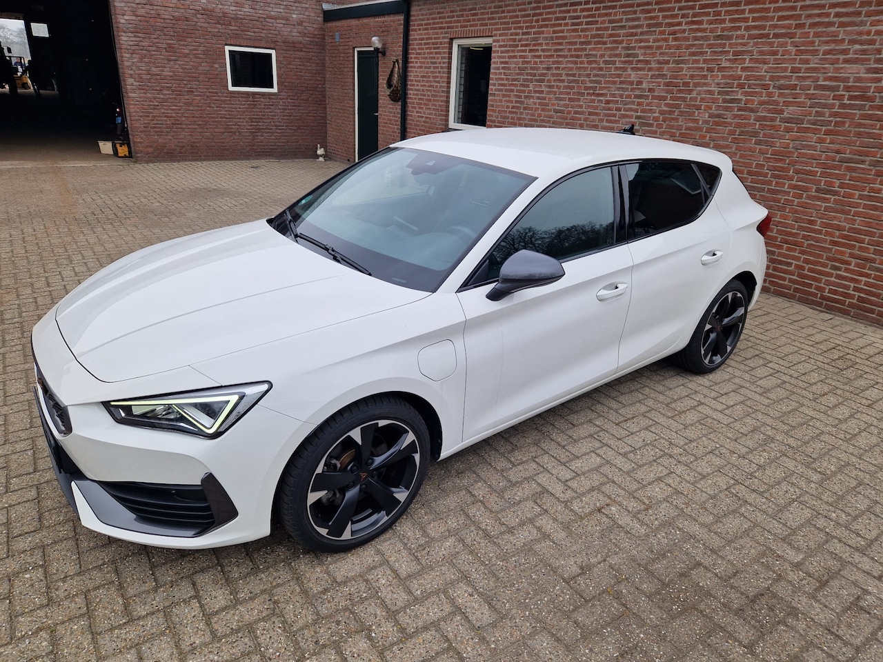 CUPRA Leon Sportstourer - 1.4 e-Hybrid Business 204 PK - AutoWereld.nl