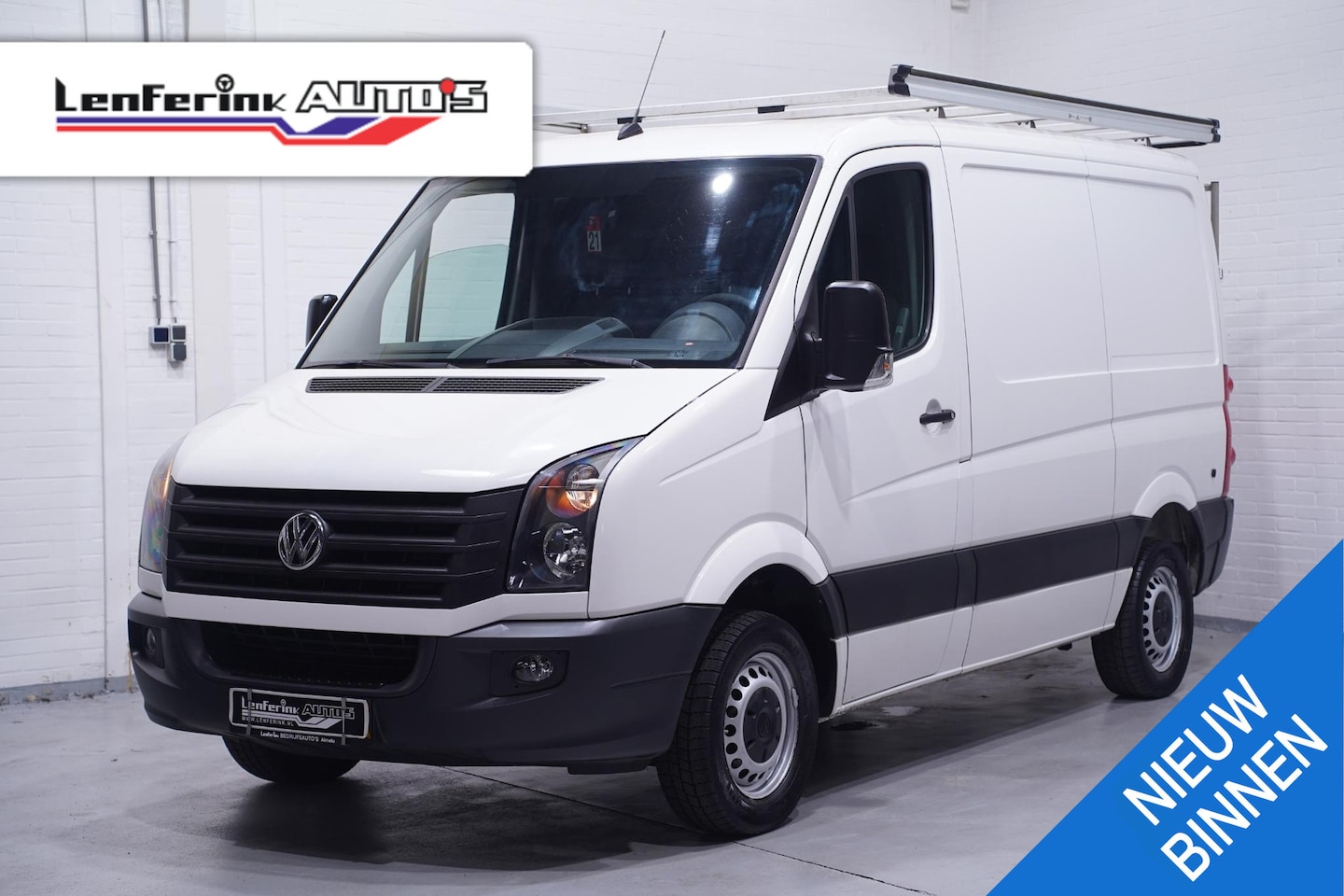 Volkswagen Crafter - 2.0 TDI 110 pk L1H1 Airco, Imperiaal met Trap Airco, Cruise Control, Trekhaak, 3-Zits - AutoWereld.nl