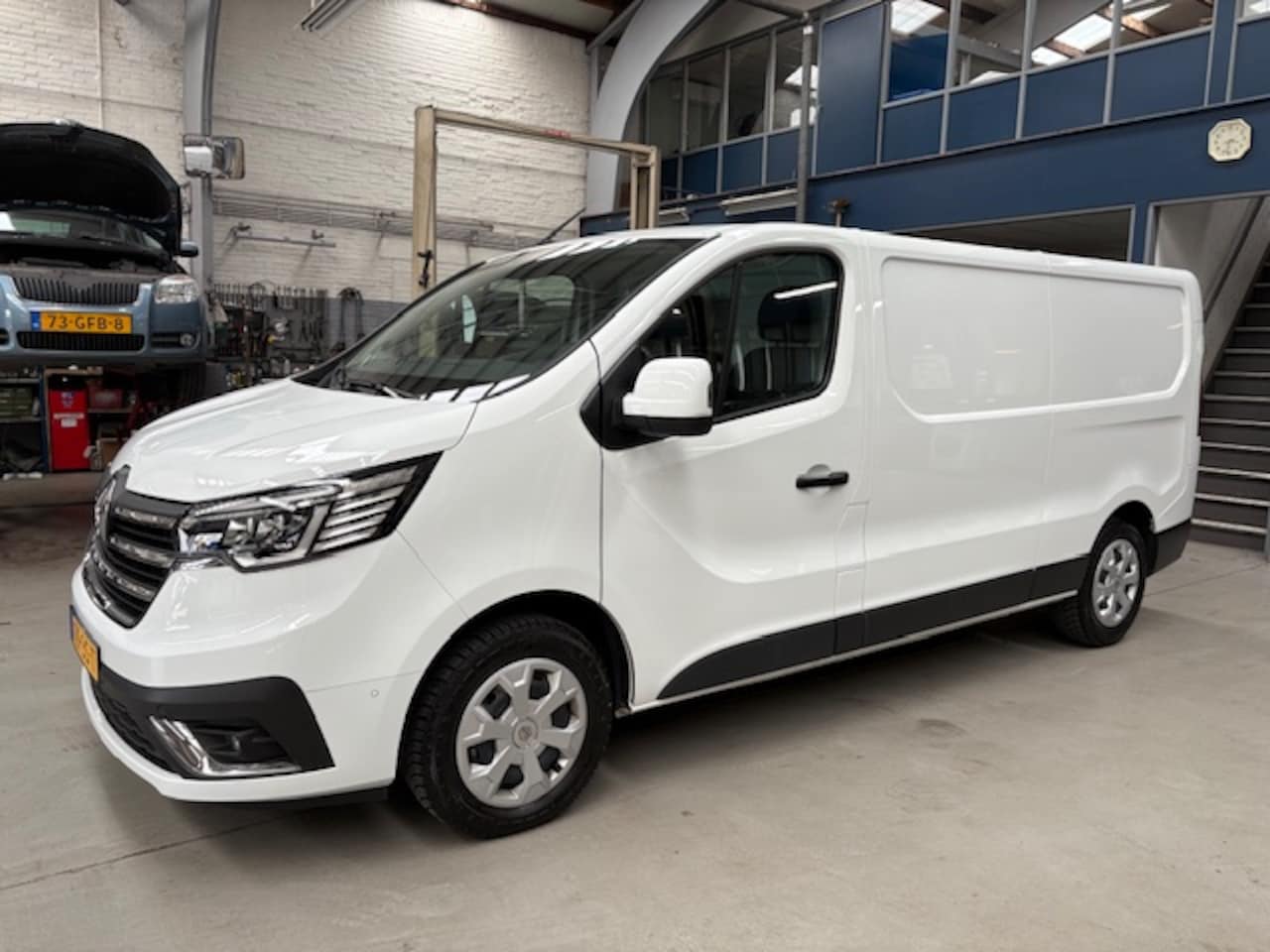 Renault Trafic - GB 2.0 Blue dCi 131pk L2H1 T30 Work Edition | Navigatie | Camera | Airco | Pdc V+A | Trekh - AutoWereld.nl