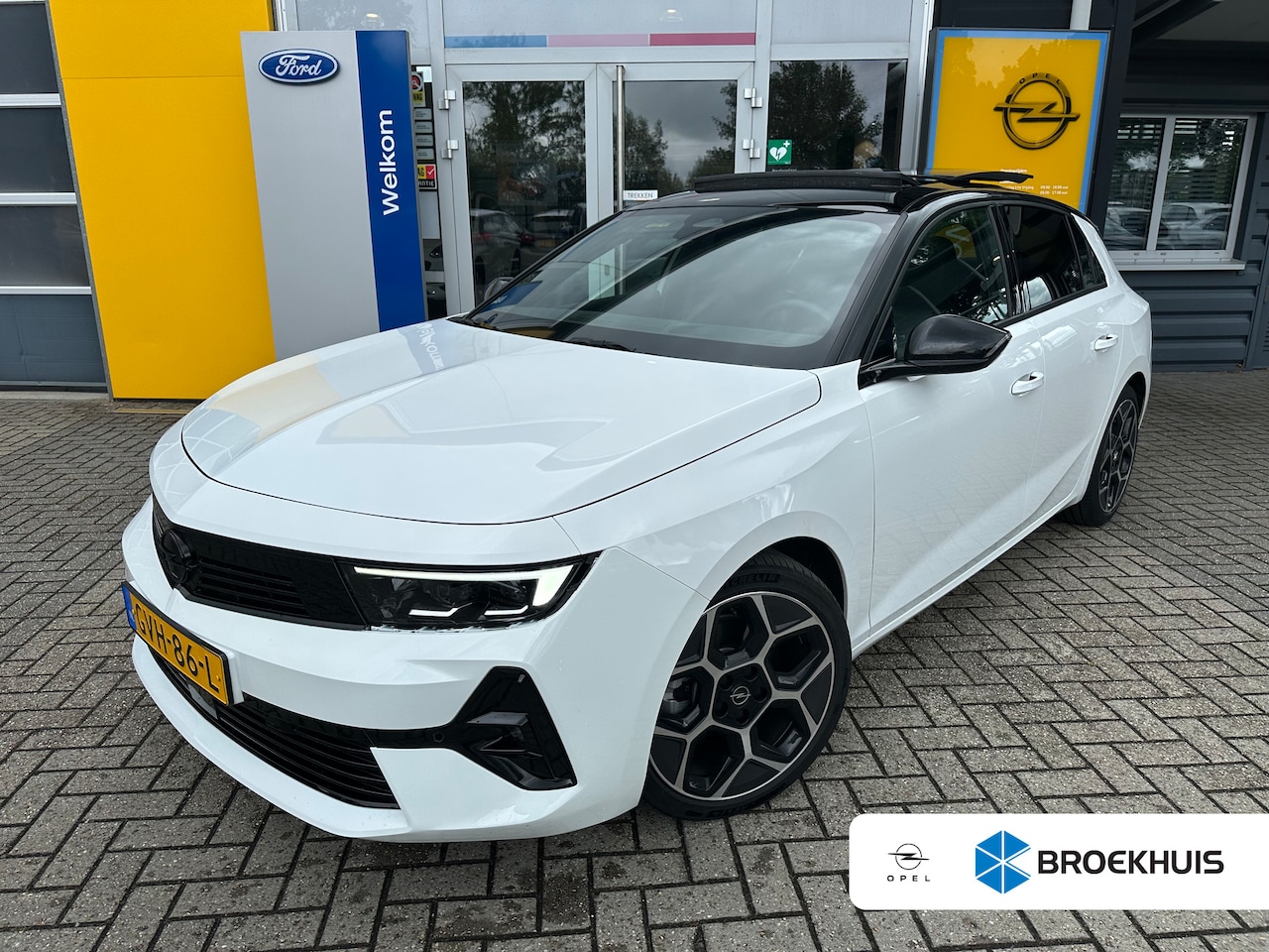 Opel Astra - 1.2 Turbo 136PK Hybrid Ultimate | STOEL-, STUUR- EN VOORRUITVERWARMING| NAVIGATIE| CAMERA| - AutoWereld.nl