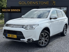 Mitsubishi Outlander - 2.0 PHEV Business Edition Navi, Trekhaak, Camera, Schuifdak, Leder, Stoelverwarming, Clima