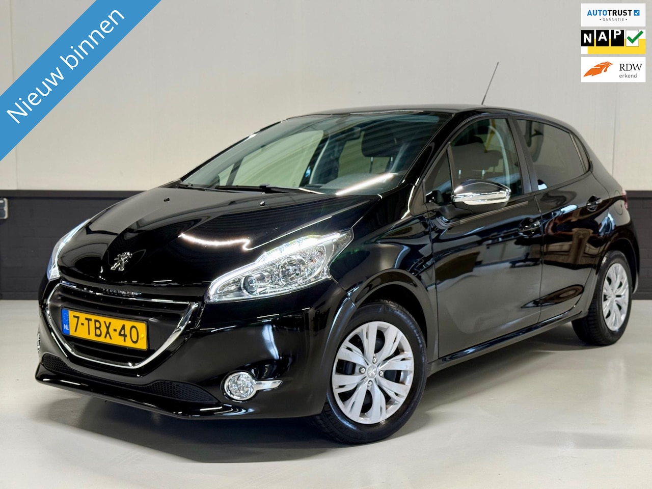 Peugeot 208 - 1.2 82PK Oxygo Navigatie| Airco| Led Verlichting! - AutoWereld.nl