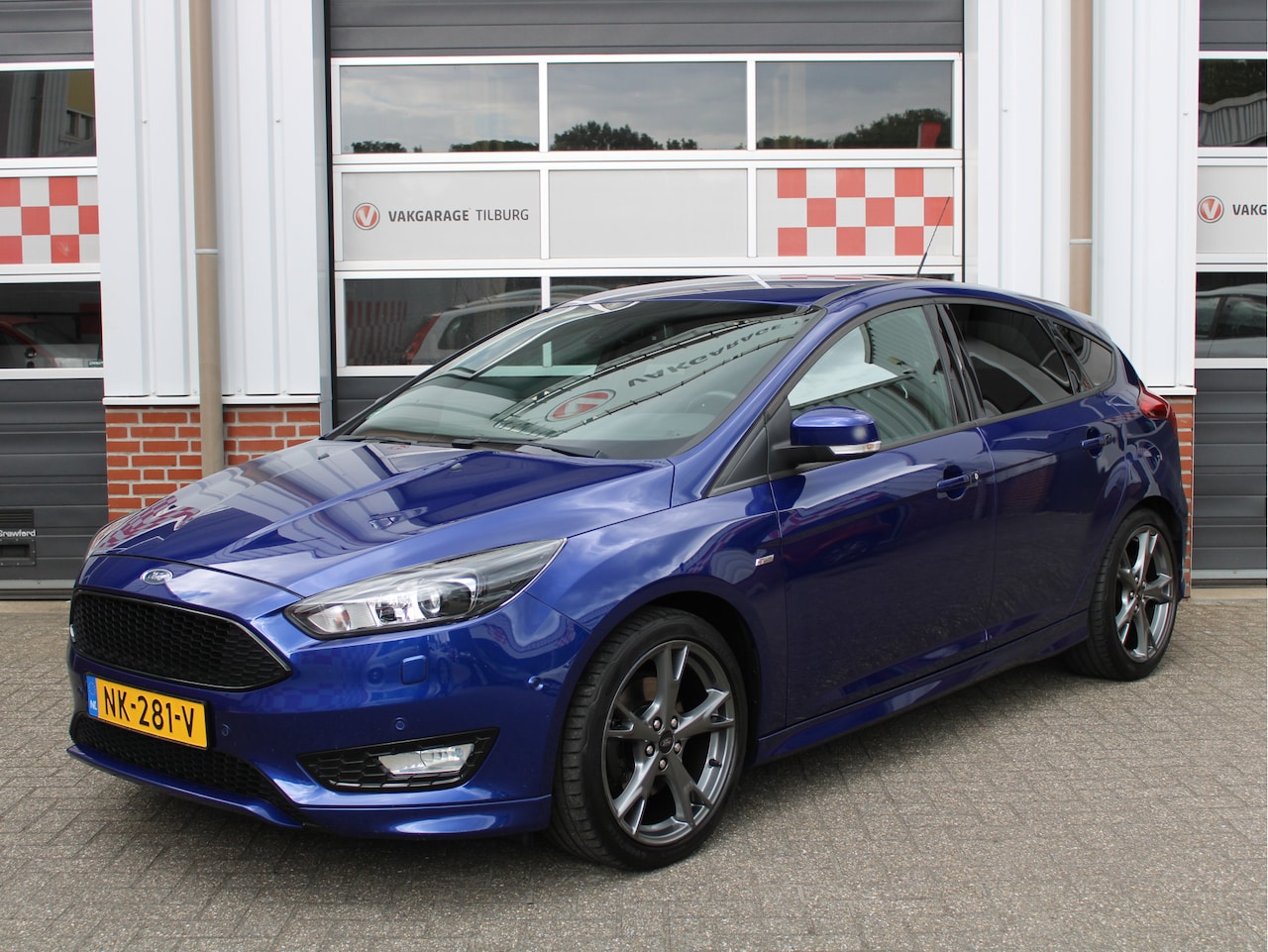 Ford Focus - 1.5 150PK ST-Line 4-cilinder/2e Eig./Xenon/PDC/Cruise/Climate/Voorruitverw./18inch/Navi/Ca - AutoWereld.nl
