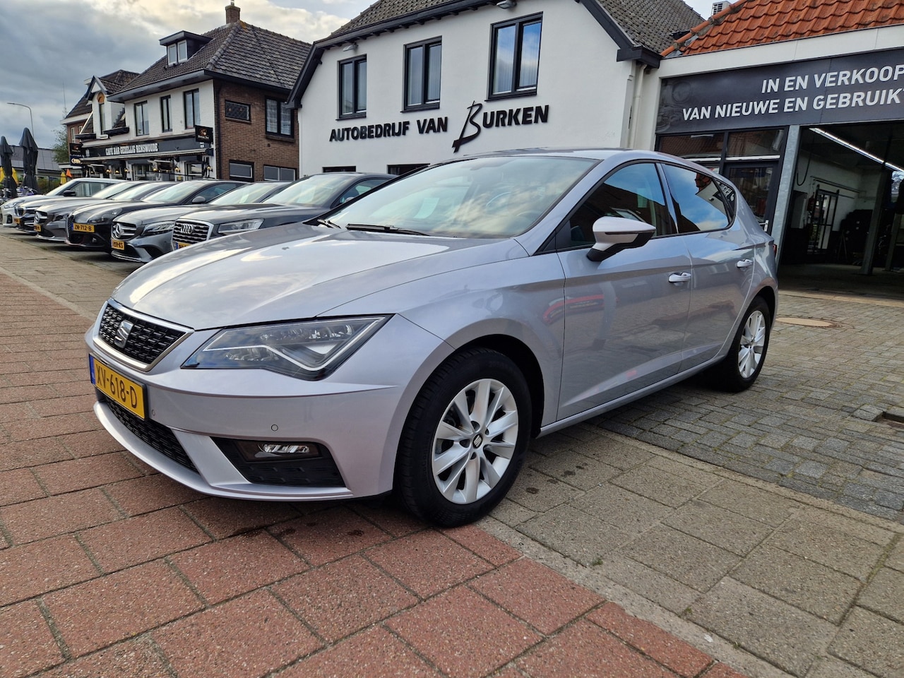 Seat Leon - 1.5 TGI Style 1.5 TGI Style, Navigatie,Apple Car Play,L.M.Velgen,Parkeersensoren - AutoWereld.nl