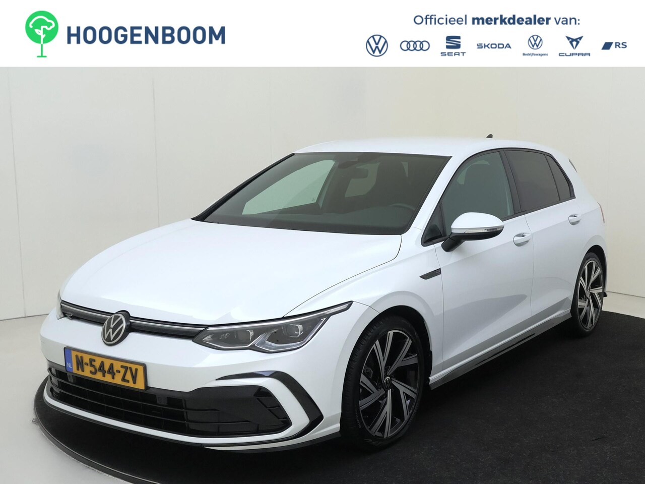 Volkswagen Golf - 1.5 eTSI R-Line Business | Achteruitrijcamera | Keyless | Stoel- en stuurwielverwarming | - AutoWereld.nl