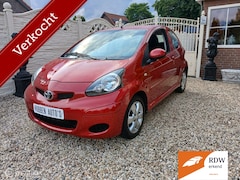 Toyota Aygo - cool red airco isofix