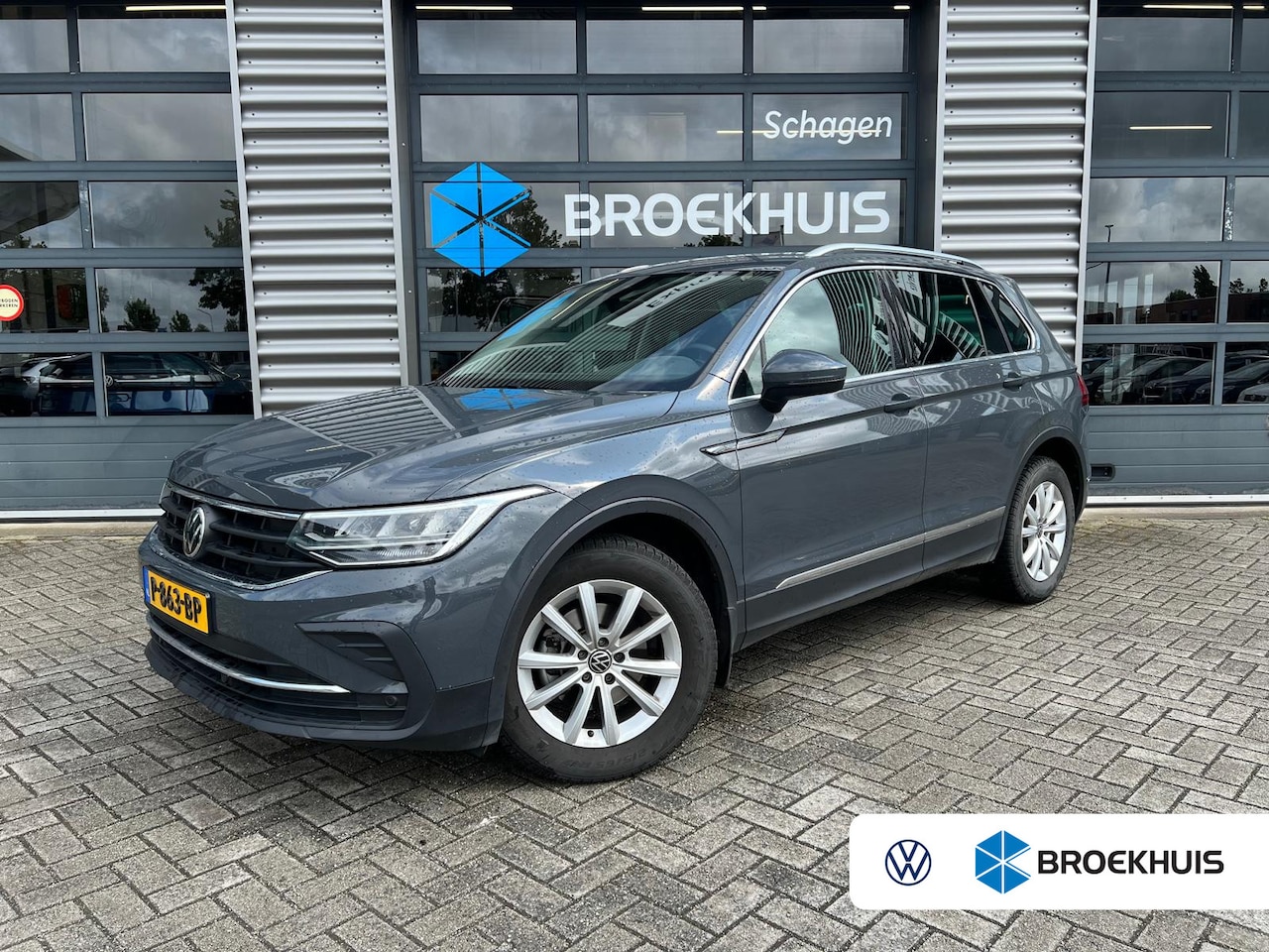 Volkswagen Tiguan - 1.5 TSI 150pk Elegance | Achteruitrijcamera | Cruise control adaptief met Stop&Go | Elektr - AutoWereld.nl
