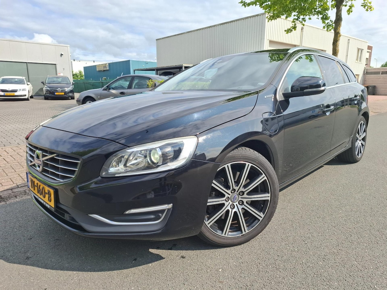 Volvo V60 - 2.4 D6 Twin Engine Momentum LEDER/XENON/NAVI! - AutoWereld.nl