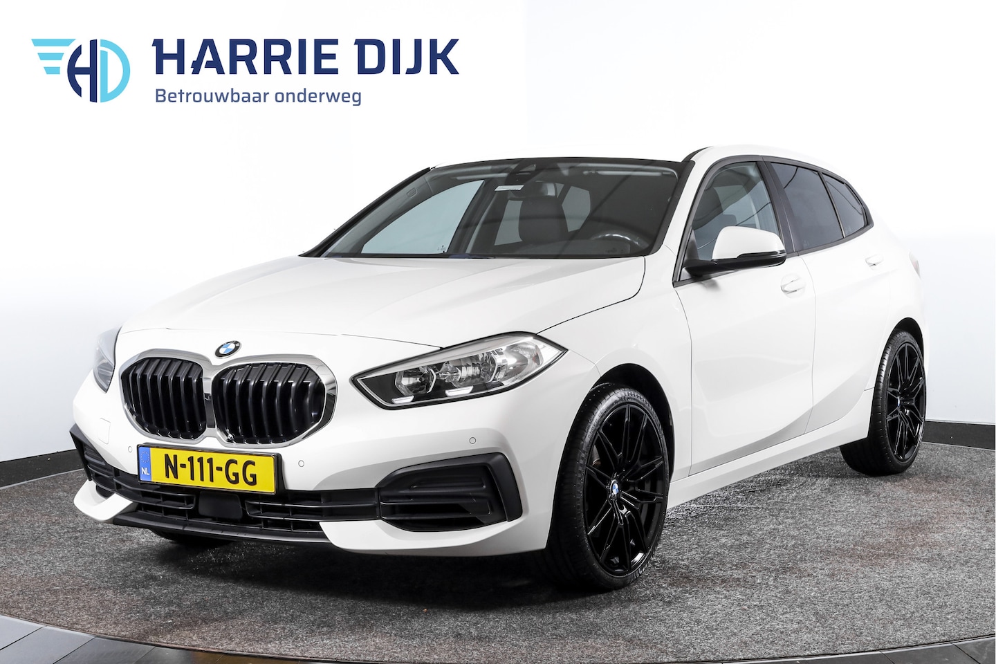 BMW 1-serie - 118i 140 PK Corporate High Executive | Cruise | PDC | NAV+ Apple Car Play | EEC | LM 19" | - AutoWereld.nl