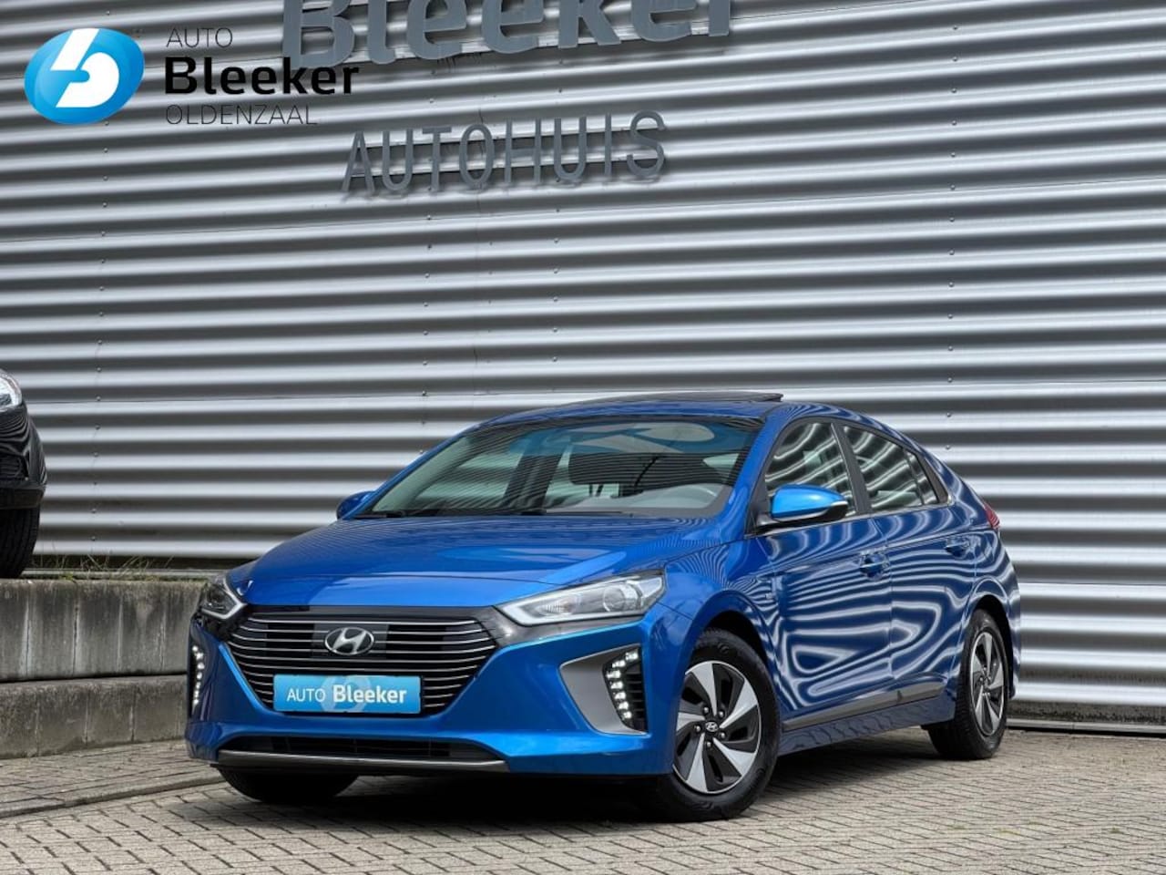 Hyundai IONIQ - 1.6 GDi First Edition Carplay Trekhaak Keyless Clima - AutoWereld.nl