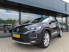 Volkswagen T-Roc - 1.5 TSI DSG Style Bns Ecc Nav Pano Led Trekhaak 2021