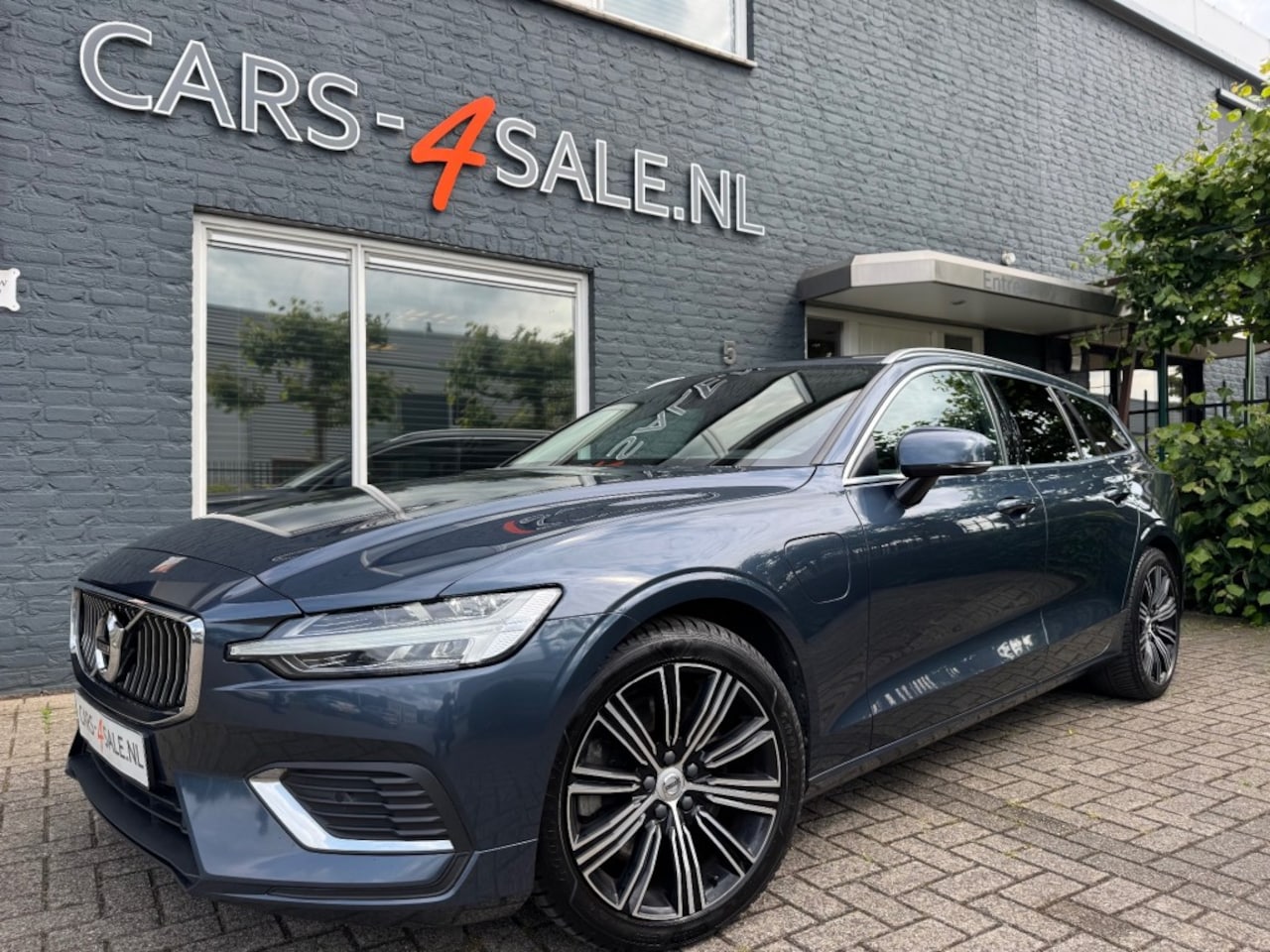 Volvo V60 - 2.0 T-6 Recharge 340pk AWD Momentum Pro + 1/2 Leder + 18 inch Lmv -2020 - AutoWereld.nl