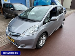 Honda Jazz - 1.4 Hybrid Elegance bj. 2011 Panoramadak Boekjes en NAP zijn aanwezig. Goede en luxe auto